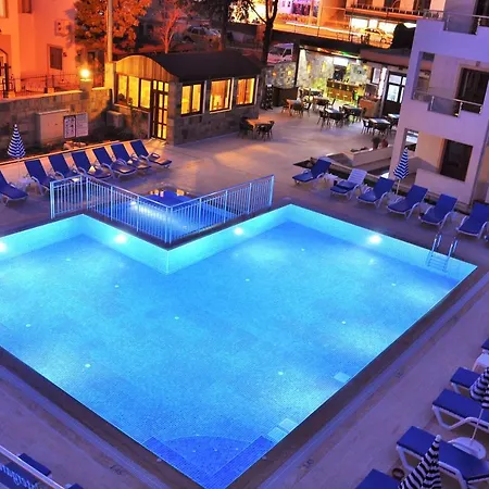 Water Garden Aparthotel 3*