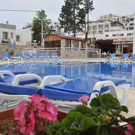 Water Garden Aparthotel 3*